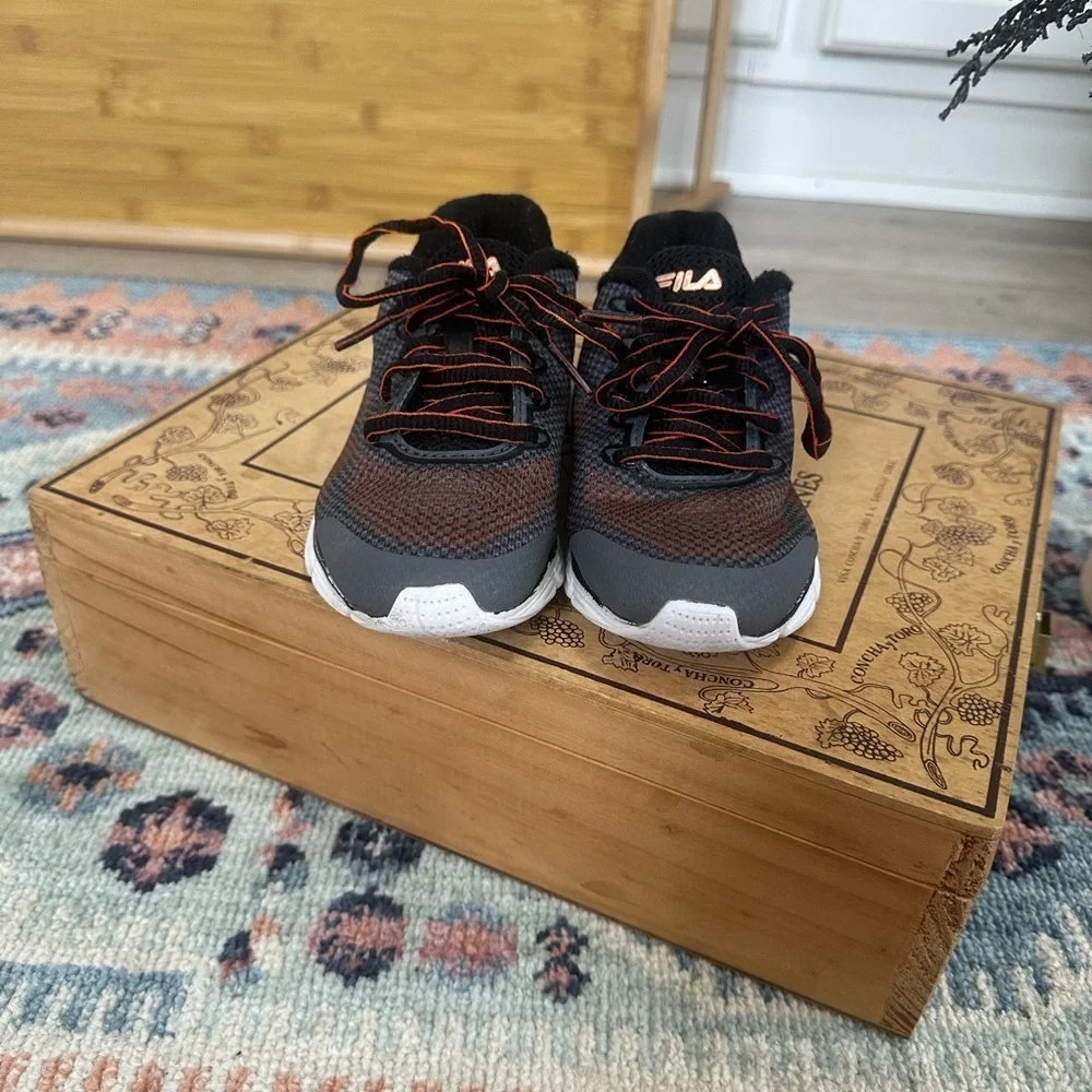 New Fila Exolize 2 Kids Sneakers Running Shoes Black Gray Orange Size 12T